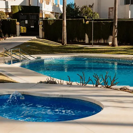 Newly Renovated Townhouse With 5 Bedrooms, Close To The Beach, East Apartment *