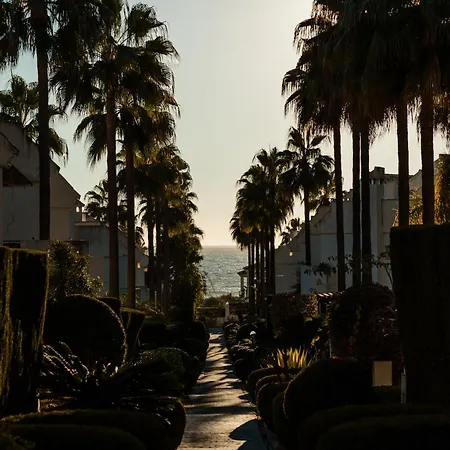 Apartment Newly Renovated Townhouse With 5 Bedrooms, Close To The Beach, East *