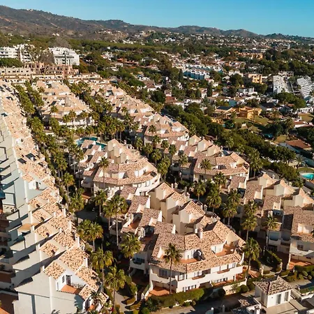 Apartment Newly Renovated Townhouse With 5 Bedrooms, Close To The Beach, East *