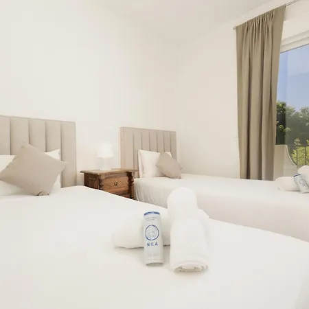 Newly Renovated Townhouse With 5 Bedrooms, Close To The Beach, East Marbella
