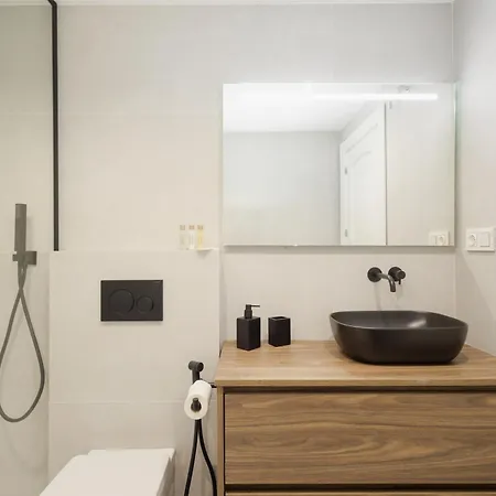 Newly Renovated Townhouse With 5 Bedrooms, Close To The Beach, East Marbella