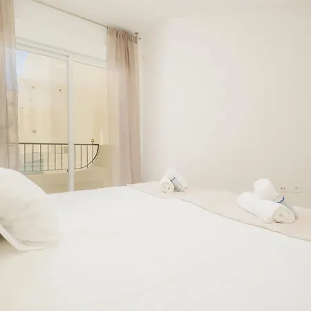 Apartment Newly Renovated Townhouse With 5 Bedrooms, Close To The Beach, East Marbella