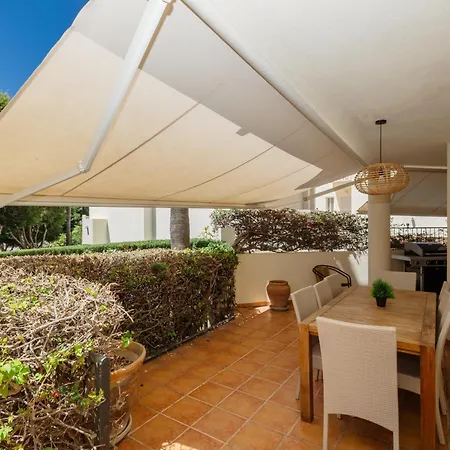 Apartment Newly Renovated Townhouse With 5 Bedrooms, Close To The Beach, East