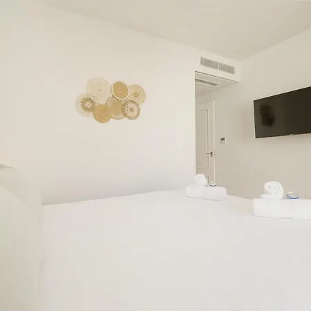 Newly Renovated Townhouse With 5 Bedrooms, Close To The Beach, East Marbella