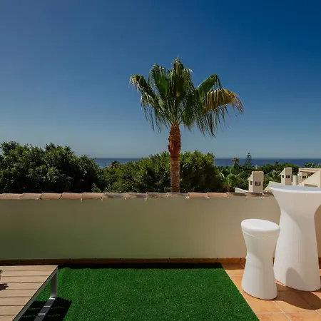 Apartment Newly Renovated Townhouse With 5 Bedrooms, Close To The Beach, East