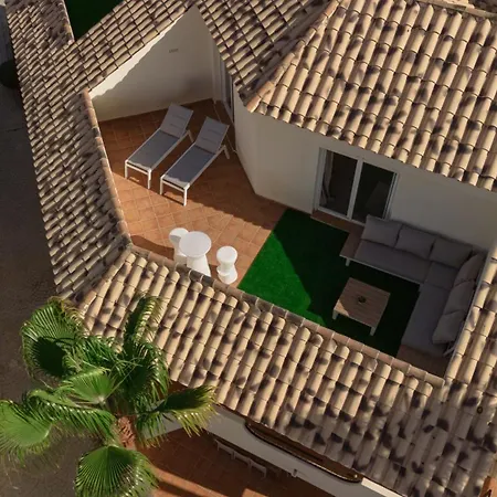 Apartment Newly Renovated Townhouse With 5 Bedrooms, Close To The Beach, East Marbella