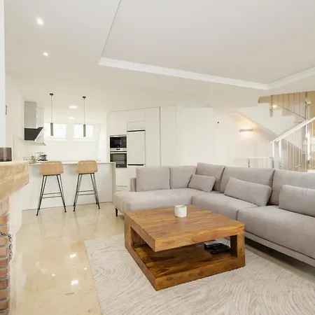 Newly Renovated Townhouse With 5 Bedrooms, Close To The Beach, East * Marbella