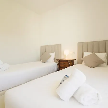 Newly Renovated Townhouse With 5 Bedrooms, Close To The Beach, East Apartment Marbella