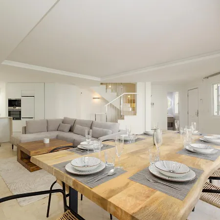 Newly Renovated Townhouse With 5 Bedrooms, Close To The Beach, East Apartment Marbella