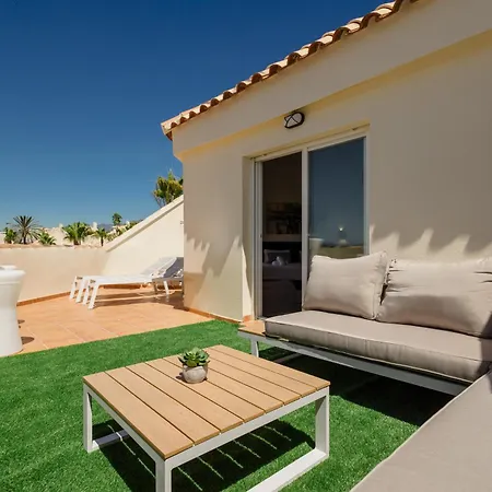 Apartment Newly Renovated Townhouse With 5 Bedrooms, Close To The Beach, East Marbella
