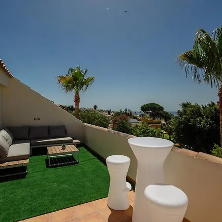 Apartment Newly Renovated Townhouse With 5 Bedrooms, Close To The Beach, East Marbella