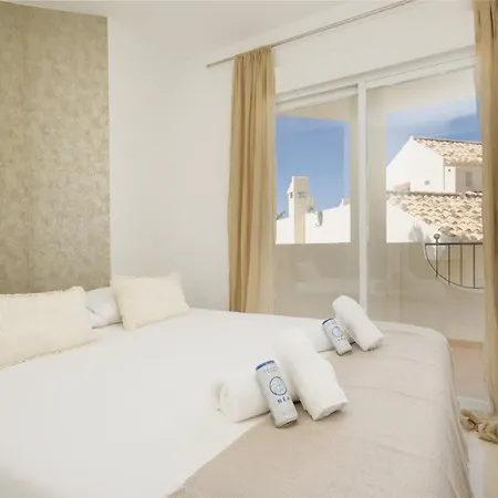 Apartment Newly Renovated Townhouse With 5 Bedrooms, Close To The Beach, East *