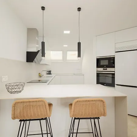 Newly Renovated Townhouse With 5 Bedrooms, Close To The Beach, East Apartment Marbella